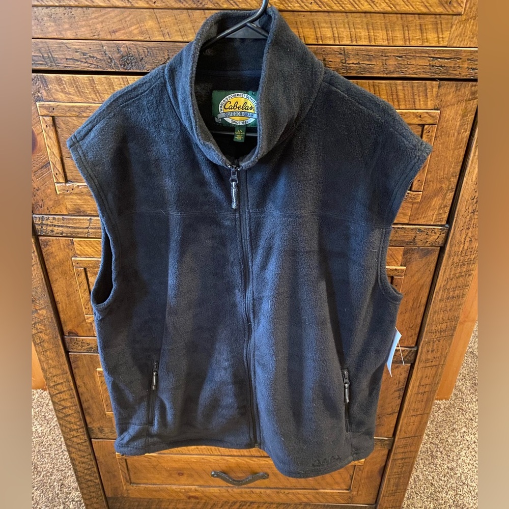 Men’s Cabela’s fleece vest
